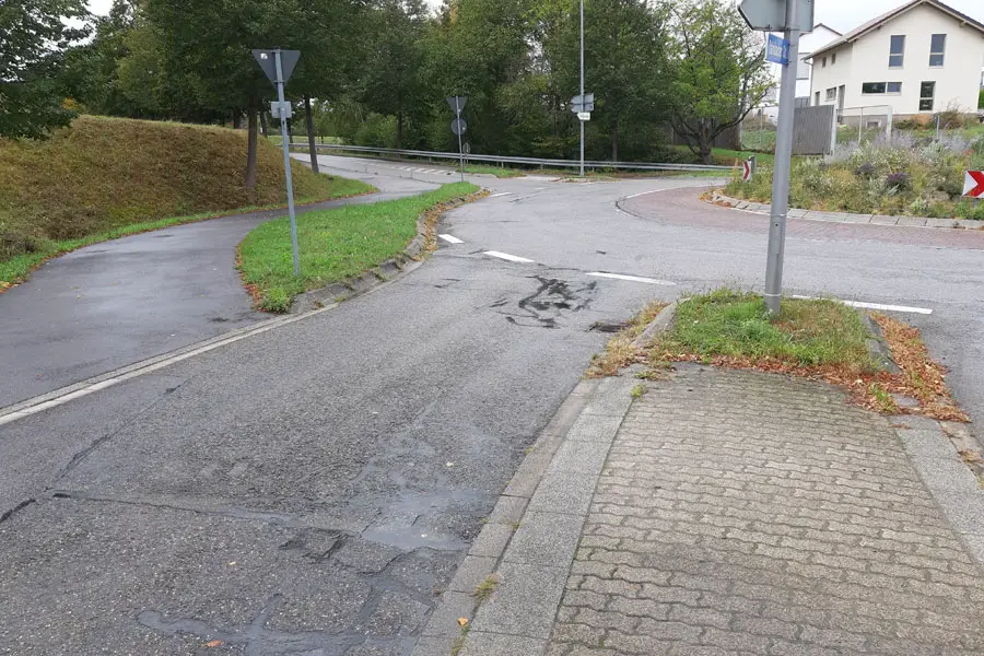 Kreisverkehr Ausfahrt ohne Fußgängerüberweg